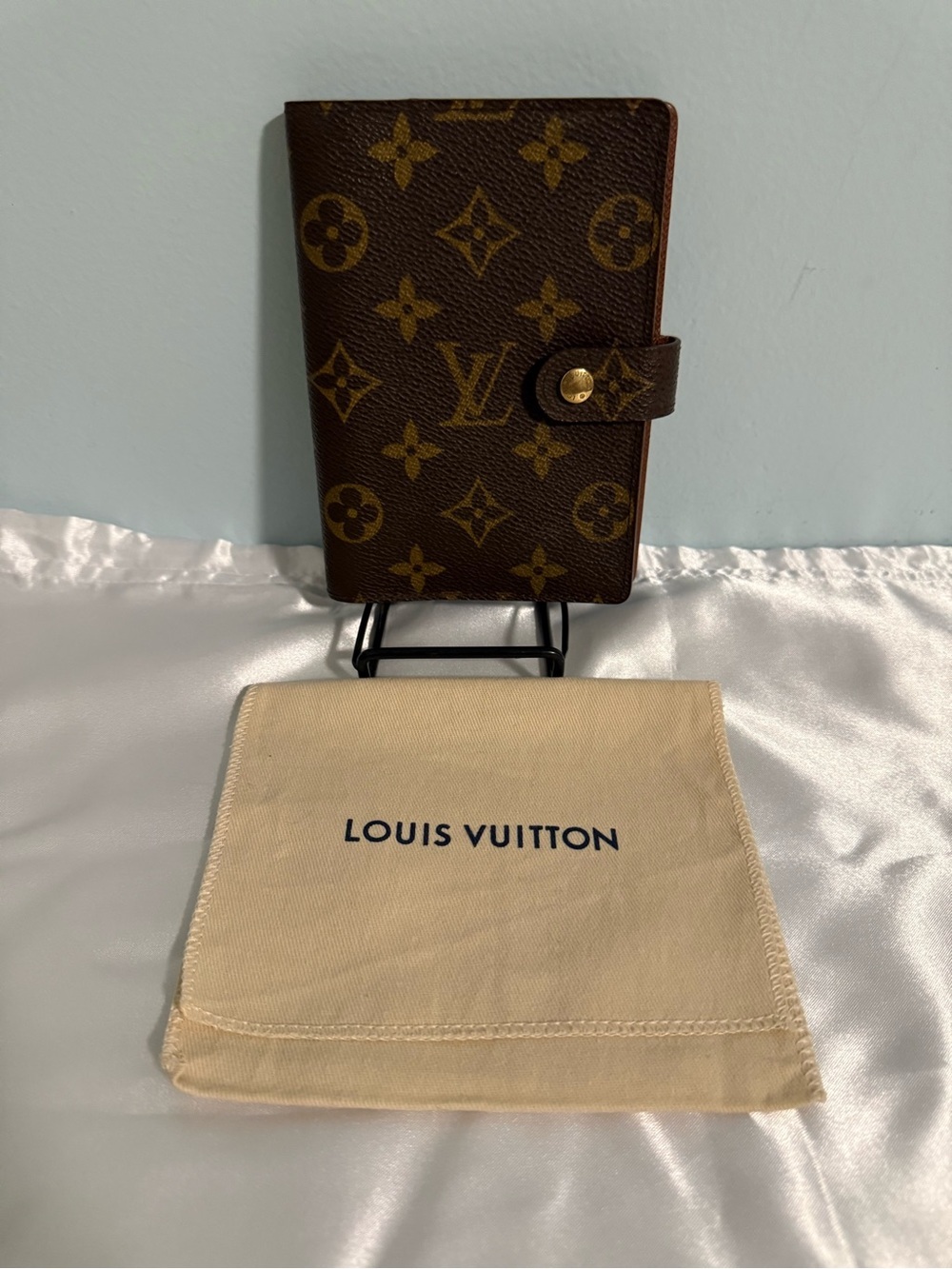 Louis Vuitton Authentic Agenda w/paper in Brown and Gold! With COA & Dust Bag!